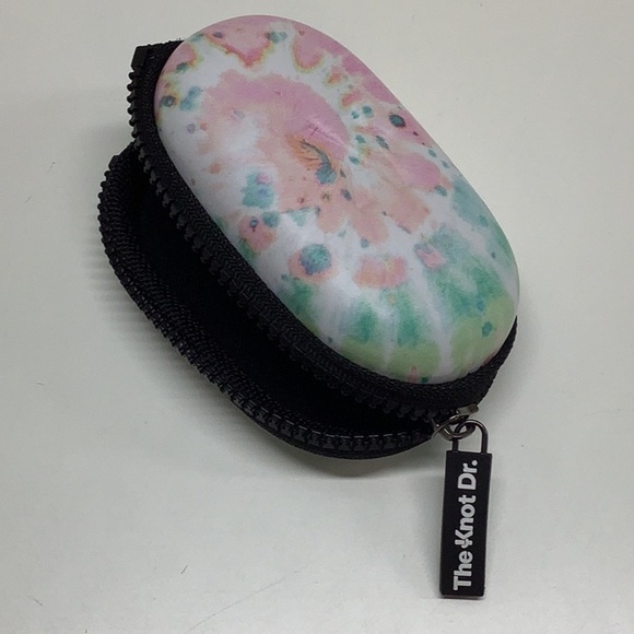 Conair The Knot Zipper Case - Picture 2 of 4